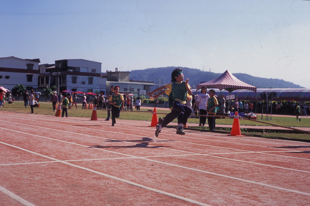 420-03.jpg - 97年 新埔國小運動會